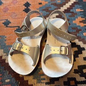 Toddler girls size 9 sea wee sandals